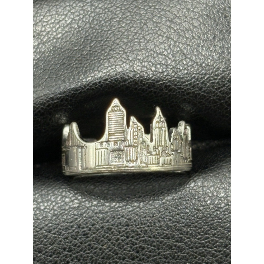 New Condition Sterling Silver New York Skyline Ring Size 7 F16